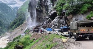 भूस्खलन से कैलाश मानसरोवर यात्रा प्रभावित, श्रद्धालु धर्चूला मार्ग पर फंसे