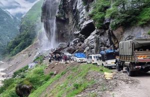 भूस्खलन से कैलाश मानसरोवर यात्रा प्रभावित, श्रद्धालु धर्चूला मार्ग पर फंसे