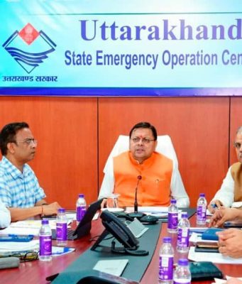 मुख्यमंत्री धामी ने भारी बारिश के बीच अधिकारियों को हाई अलर्ट पर रहने के निर्देश दिए