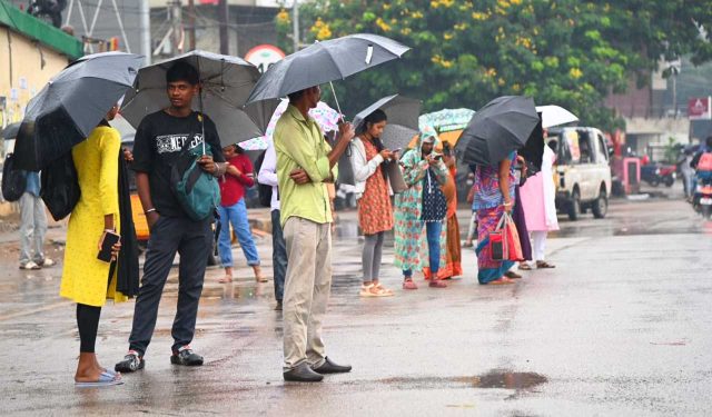 IMD-Hyderabad-issues-red-alert-for-extremely-heavy-rainfall-in-Telangana-d