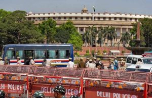 ‘चलो संसद’ मार्च के दौरान दिल्ली में हंगामा, पुलिस और प्रदर्शनकारियों में झड़प
