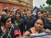 काले कपड़ों में संसद पहुंचे विपक्षी सांसद, सरकार के खिलाफ जोरदार प्रदर्शन