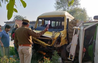 रायबरेली में दो स्कूल वाहनों की आमने-सामने टक्कर, छह से अधिक बच्चे घायल