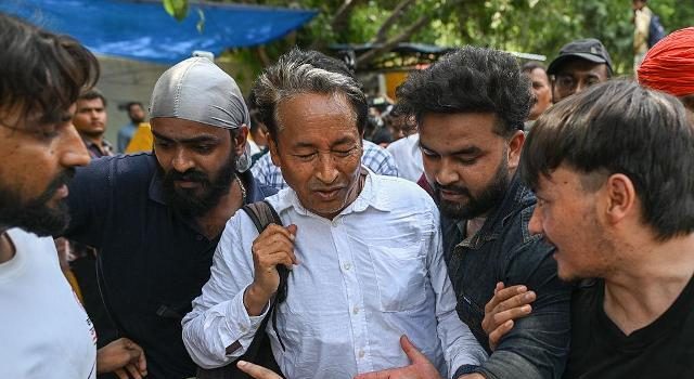 सोनम वांगचुक के समर्थन में आंदोलन तेज, संसद मार्च के बाद सुरक्षा बढ़ाई गई
