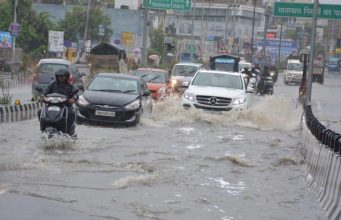 उत्तराखंड में भारी बारिश का अलर्ट, कई जिलों में स्कूल बंद